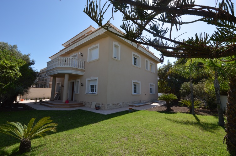 Resale - 6 Bedroom 5 Bathroom Villa in Orihuela Costa - Cabo Roig - Alicante Resale - 6 Bedroom 5 Bathroom Villa in Orihuela Costa - Cabo Roig - Alicante