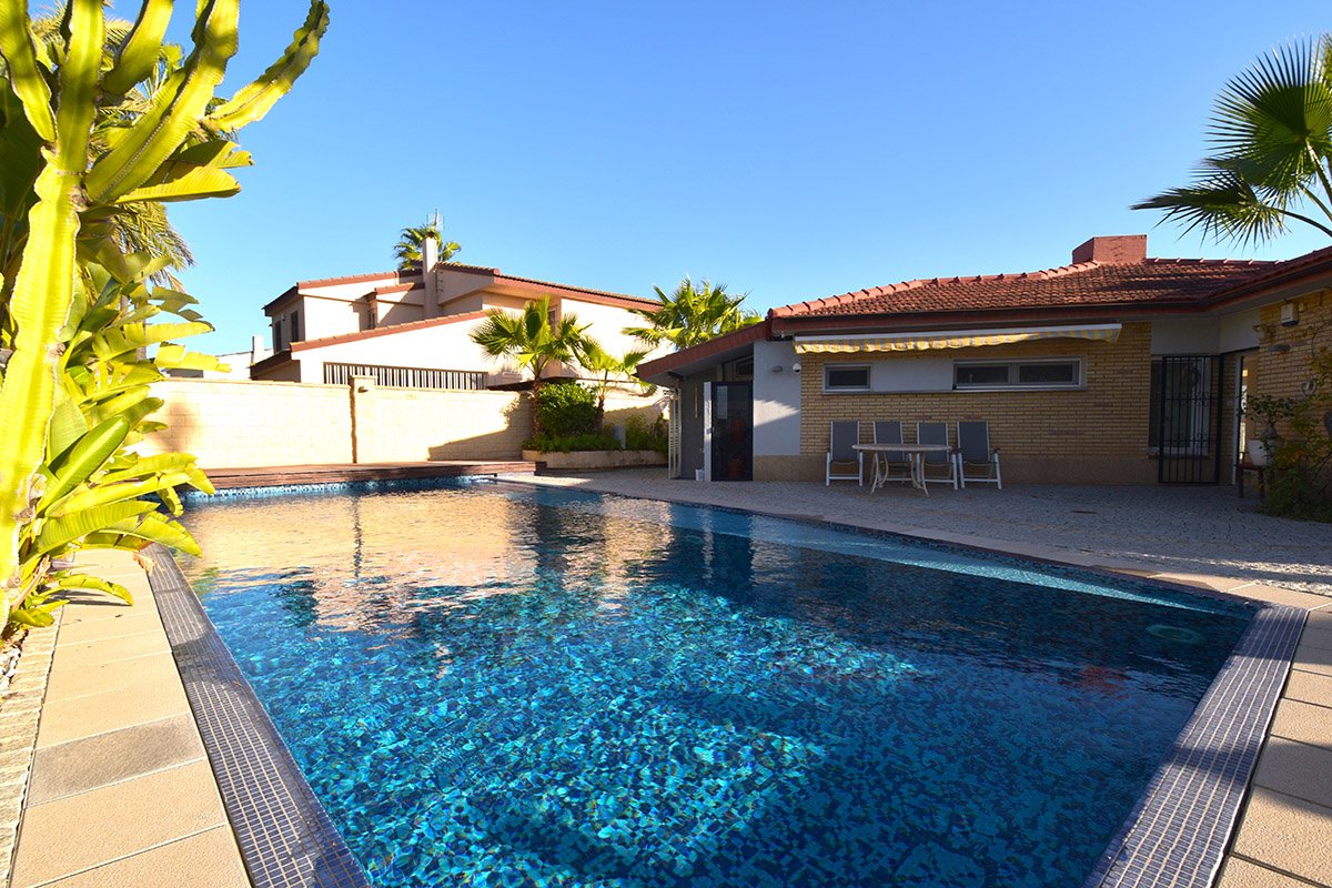 4 Bedroom 3 Bathroom Villa in Orihuela Costa