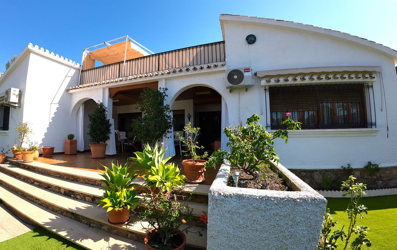 5 Bedroom 2 Bathroom Villa in Orihuela Costa