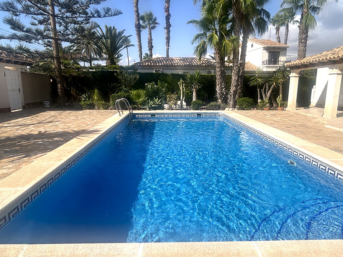 Resale - 3 Bedroom 3 Bathroom Villa in Orihuela Costa - Cabo Roig - Alicante Resale - 3 Bedroom 3 Bathroom Villa in Orihuela Costa - Cabo Roig - Alicante