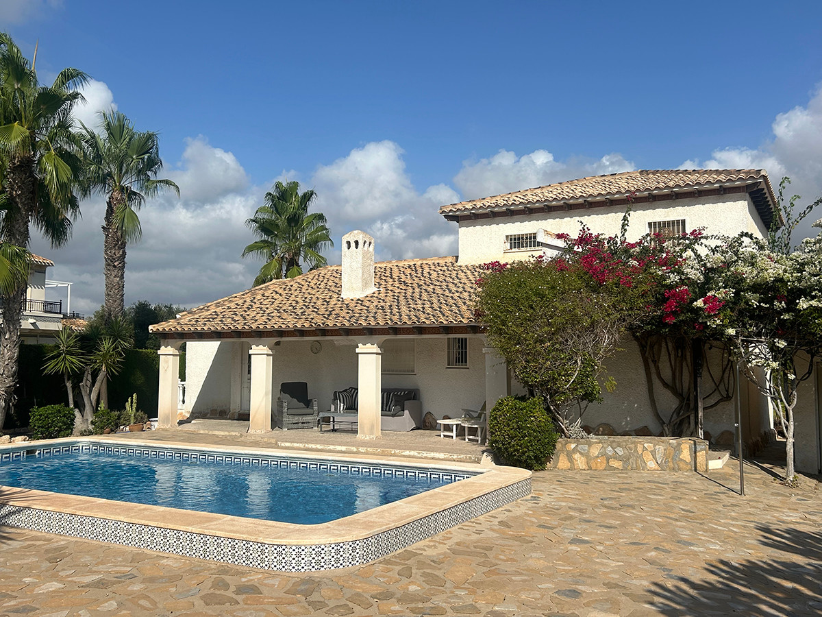 Resale - 3 Bedroom 3 Bathroom Villa in Orihuela Costa - Cabo Roig - Alicante Resale - 3 Bedroom 3 Bathroom Villa in Orihuela Costa - Cabo Roig - Alicante