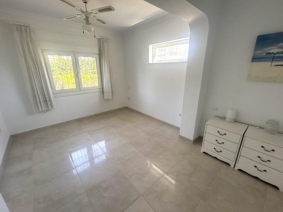 Resale - 3 Bedroom 3 Bathroom Villa in Orihuela Costa - Cabo Roig - Alicante Resale - 3 Bedroom 3 Bathroom Villa in Orihuela Costa - Cabo Roig - Alicante