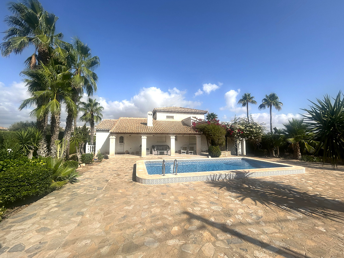 Resale - 3 Bedroom 3 Bathroom Villa in Orihuela Costa - Cabo Roig - Alicante Resale - 3 Bedroom 3 Bathroom Villa in Orihuela Costa - Cabo Roig - Alicante