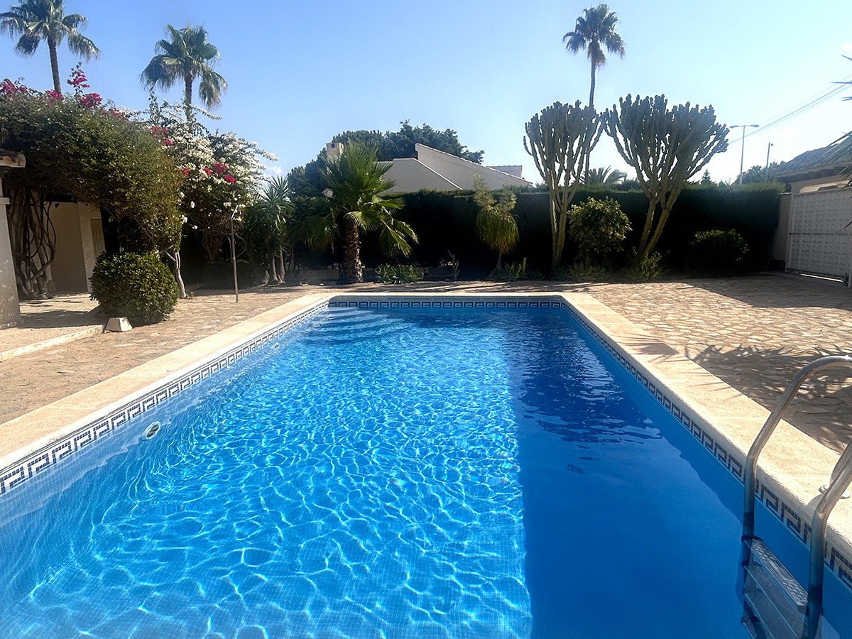 Resale - 3 Bedroom 3 Bathroom Villa in Orihuela Costa - Cabo Roig - Alicante Resale - 3 Bedroom 3 Bathroom Villa in Orihuela Costa - Cabo Roig - Alicante