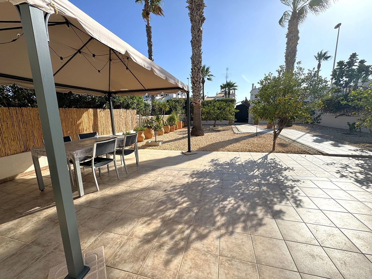 Resale - 3 Bedroom 2 Bathroom Villa in Orihuela Costa - Villamartin - Alicante Resale - 3 Bedroom 2 Bathroom Villa in Orihuela Costa - Villamartin - Alicante