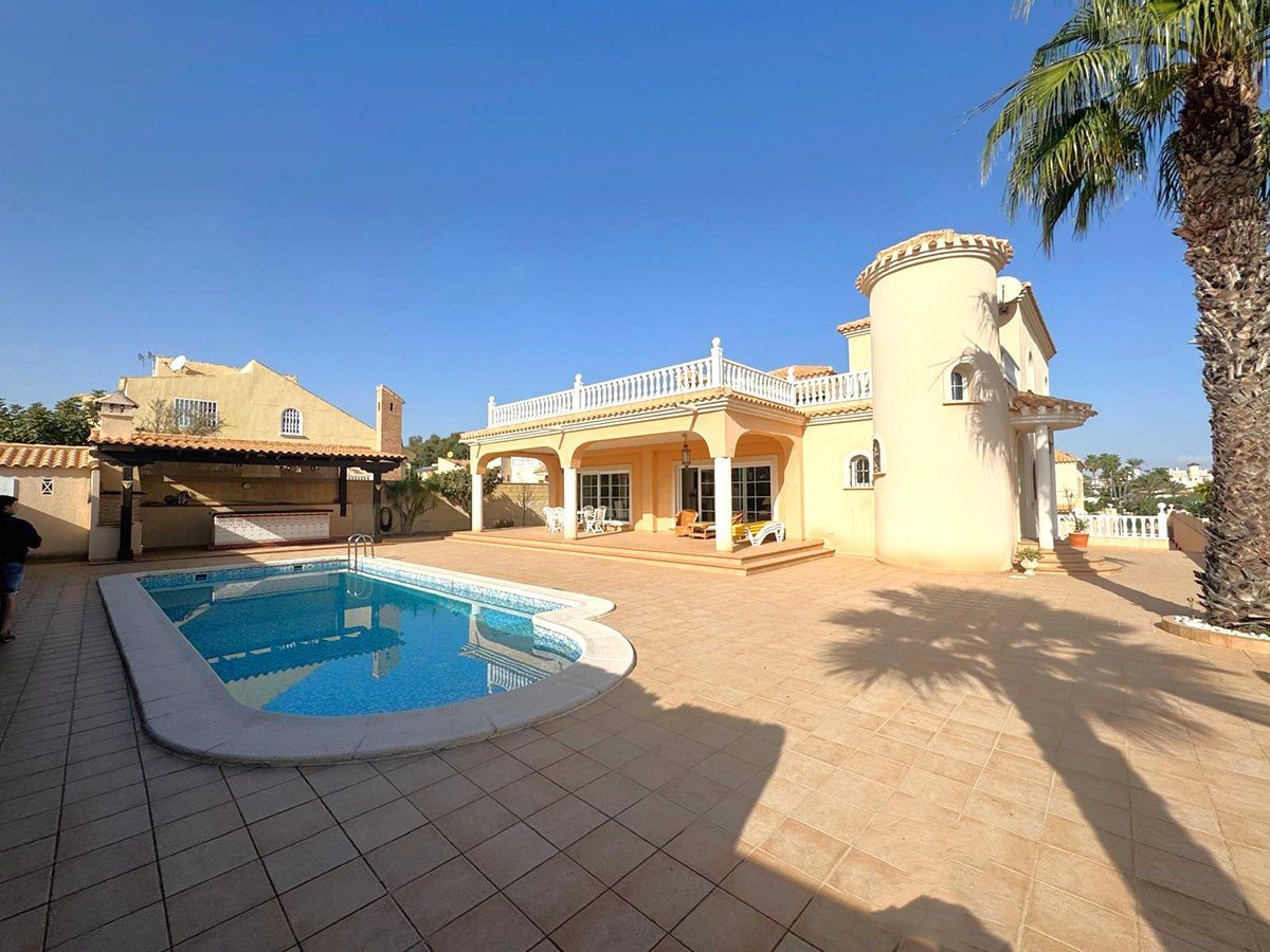 4 Bedroom 3 Bathroom Villa in Orihuela Costa