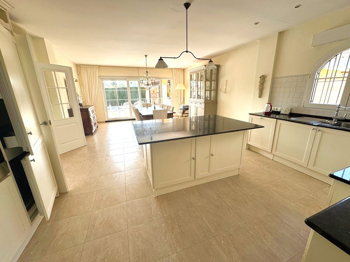 Resale - 4 Bedroom 3 Bathroom Villa in Orihuela Costa - Playa Flamenca - Alicante Resale - 4 Bedroom 3 Bathroom Villa in Orihuela Costa - Playa Flamenca - Alicante
