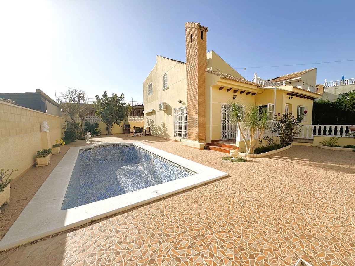 4 Bedroom 3 Bathroom Villa in Orihuela Costa