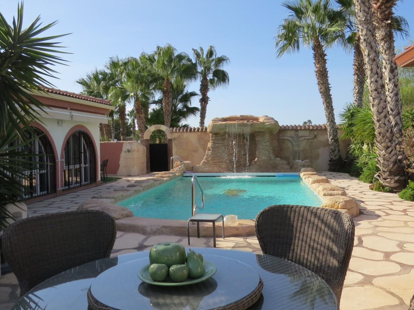 Alicante. Fantastic villa with heated pool and solar panel system. Walking distance to two villages. Costa Blanca south. Ciudad Quesada, Torrevieja, Guardamar, Rojales, Daya Vieja, Daya Nueva, La Marina.