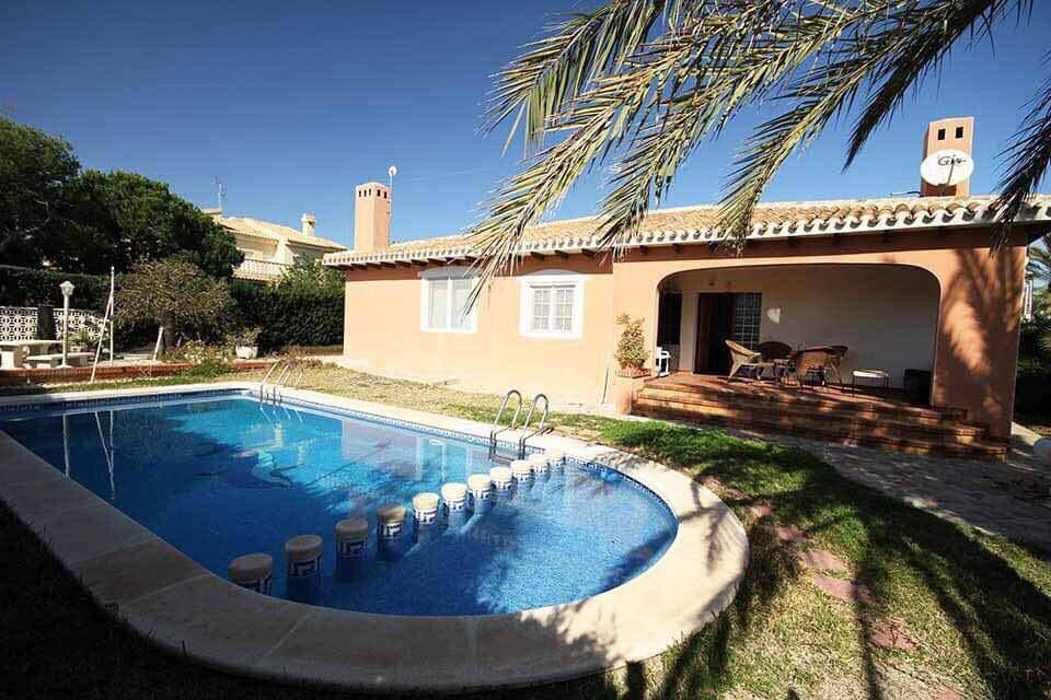 4 Bedroom 3 Bathroom Villa in Orihuela Costa