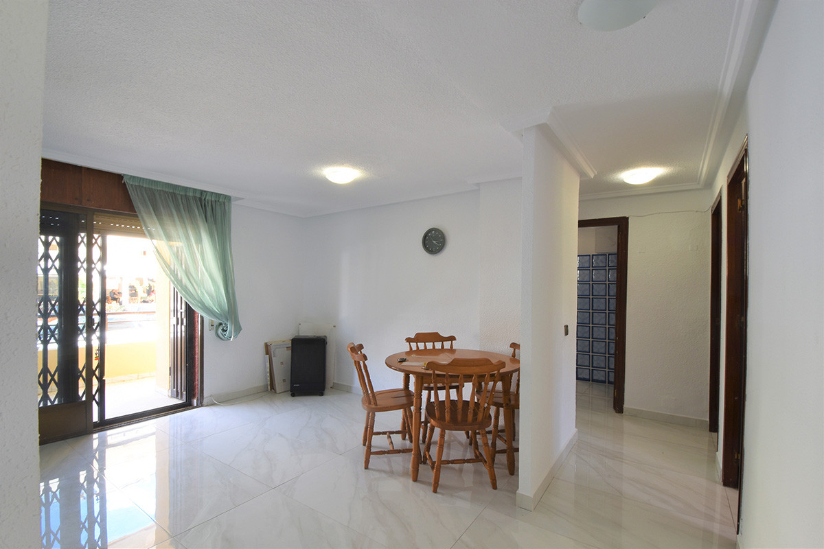 Resale - 3 Bedroom 1 Bathroom Flat / Apartment in Orihuela Costa - La Zenia - Alicante