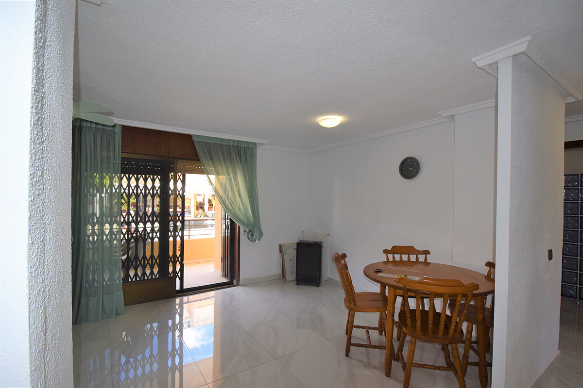 Resale - 3 Bedroom 1 Bathroom Flat / Apartment in Orihuela Costa - La Zenia - Alicante