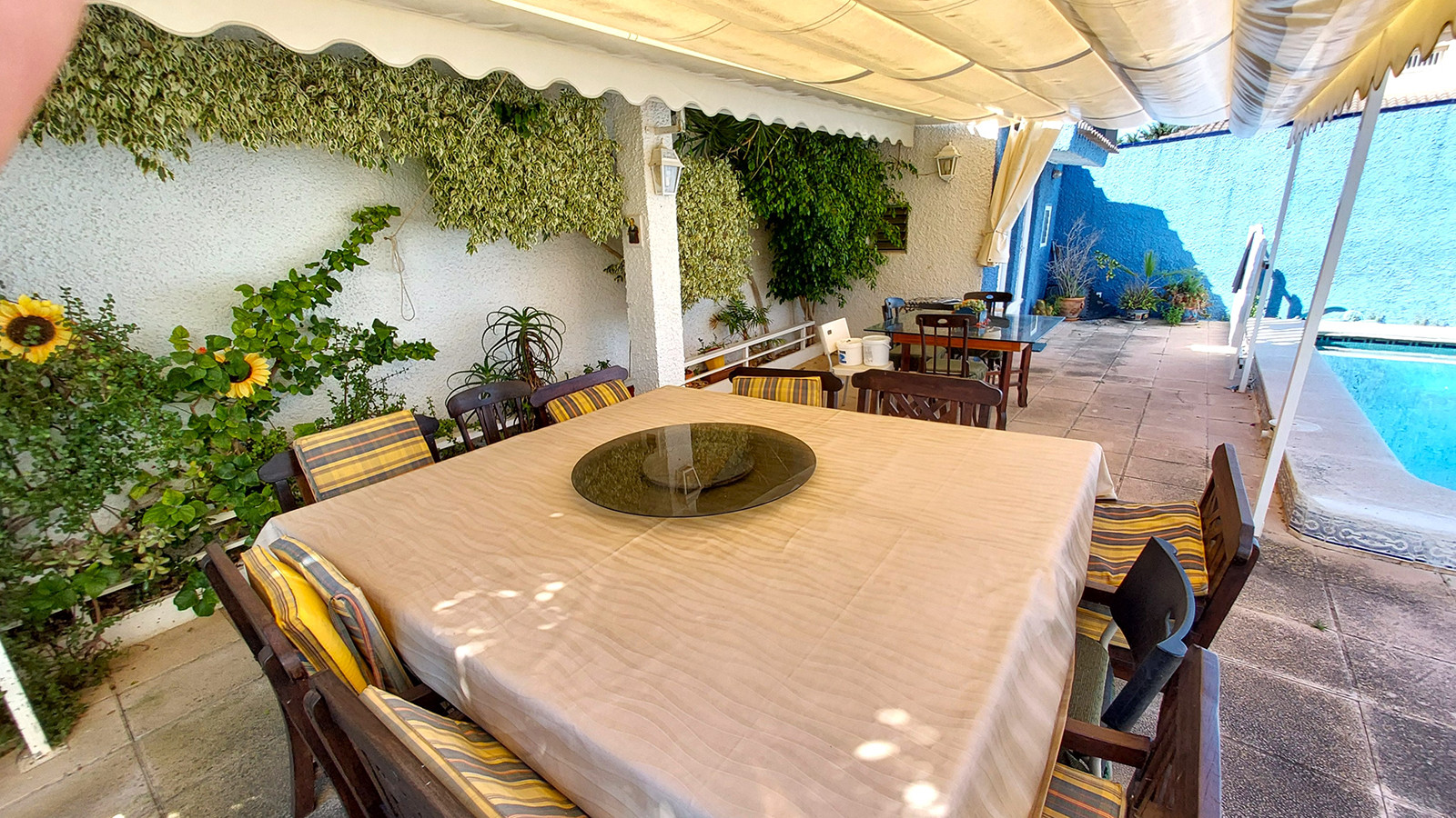 Resale - 6 Bedroom 3 Bathroom Villa in Orihuela Costa - Campoamor - Alicante