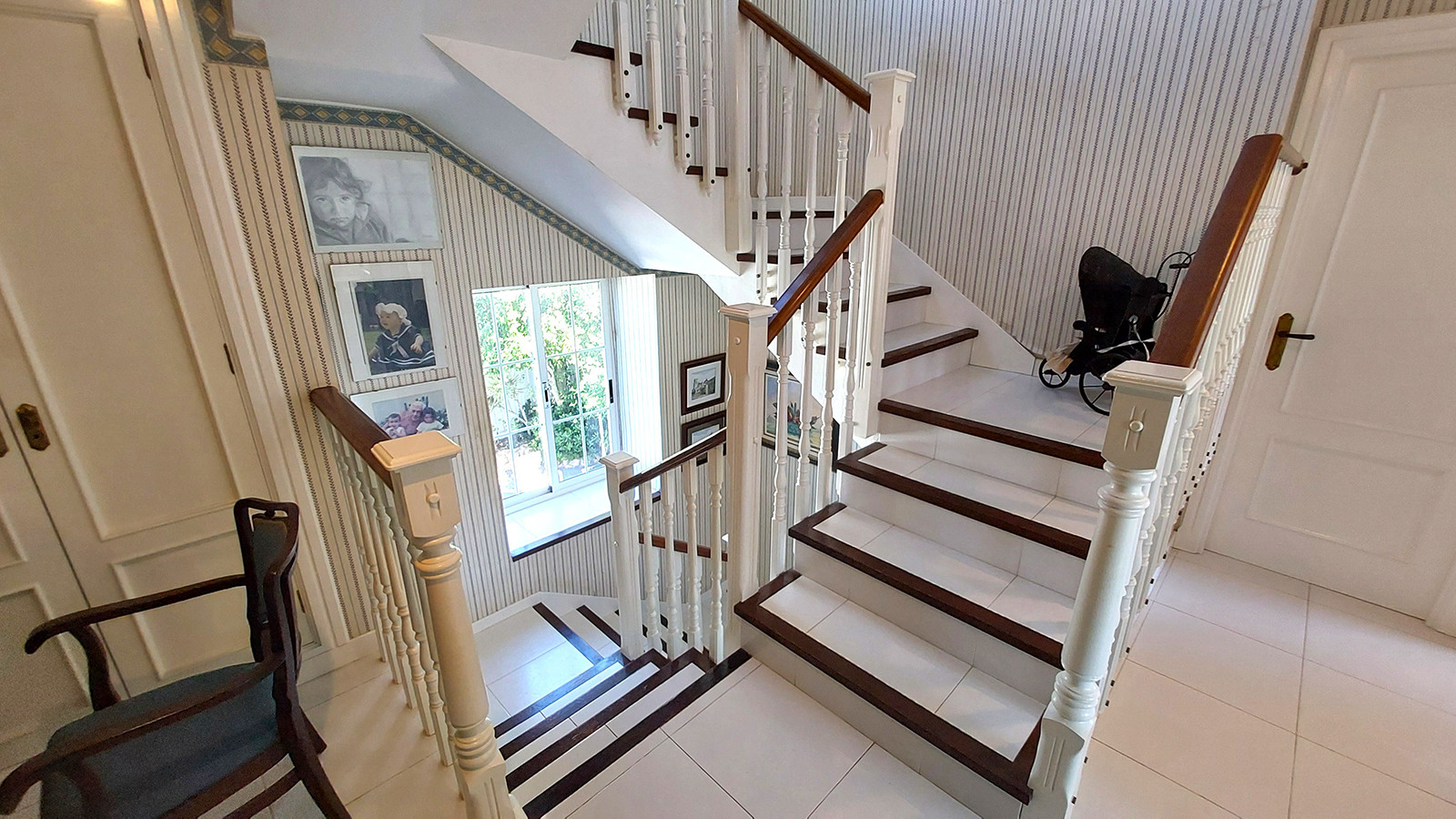 Resale - 6 Bedroom 3 Bathroom Villa in Orihuela Costa - Campoamor - Alicante