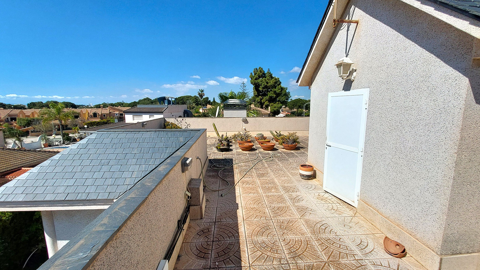 Resale - 6 Bedroom 3 Bathroom Villa in Orihuela Costa - Campoamor - Alicante