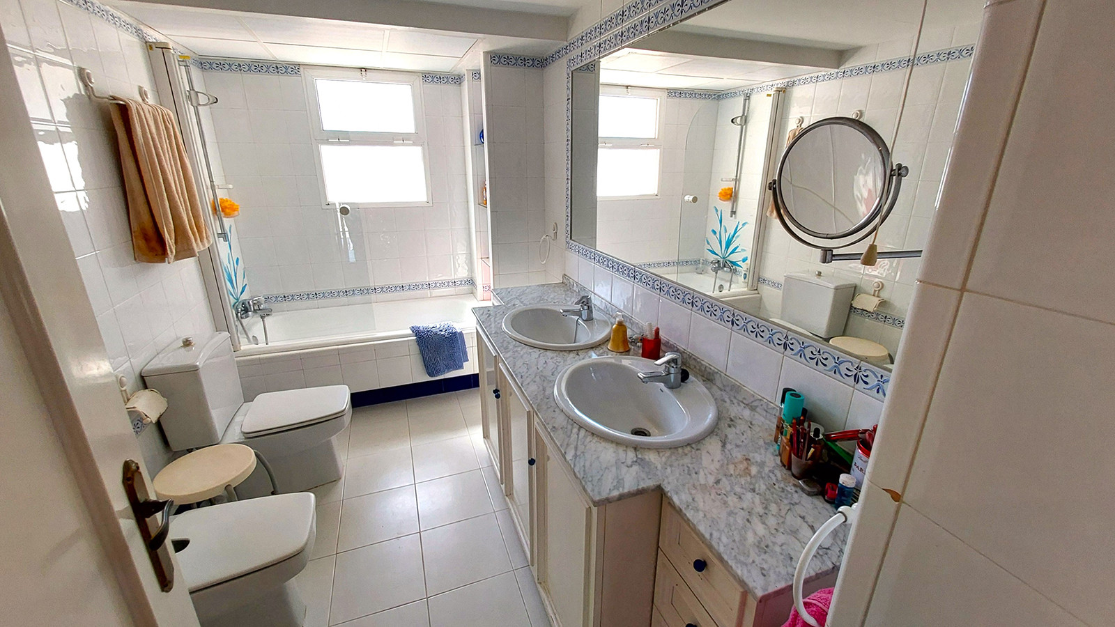 Resale - 6 Bedroom 3 Bathroom Villa in Orihuela Costa - Campoamor - Alicante