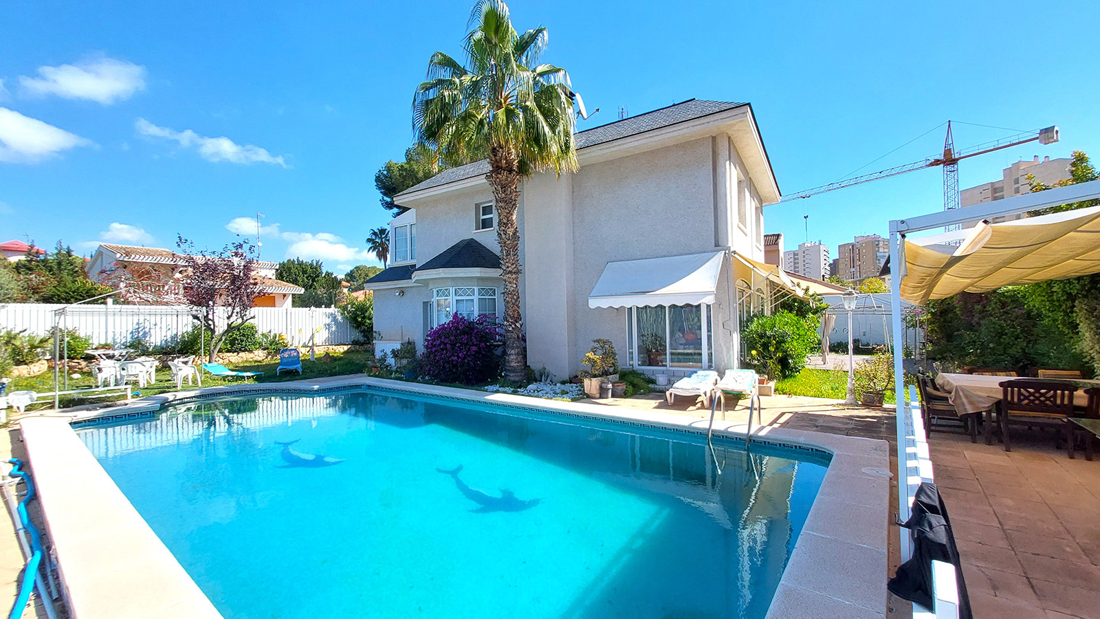 Resale - 6 Bedroom 3 Bathroom Villa in Orihuela Costa - Campoamor - Alicante