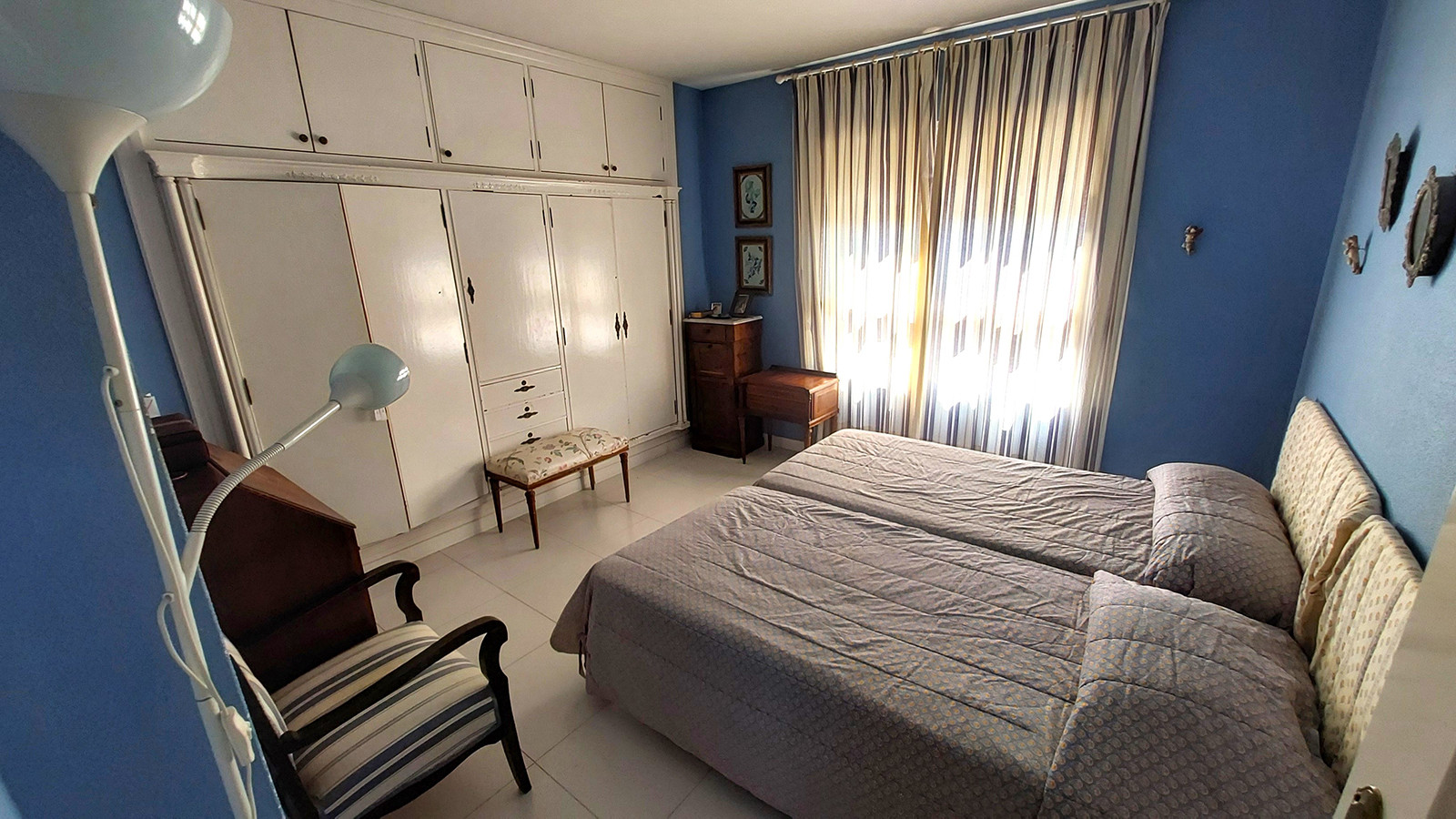 Resale - 6 Bedroom 3 Bathroom Villa in Orihuela Costa - Campoamor - Alicante