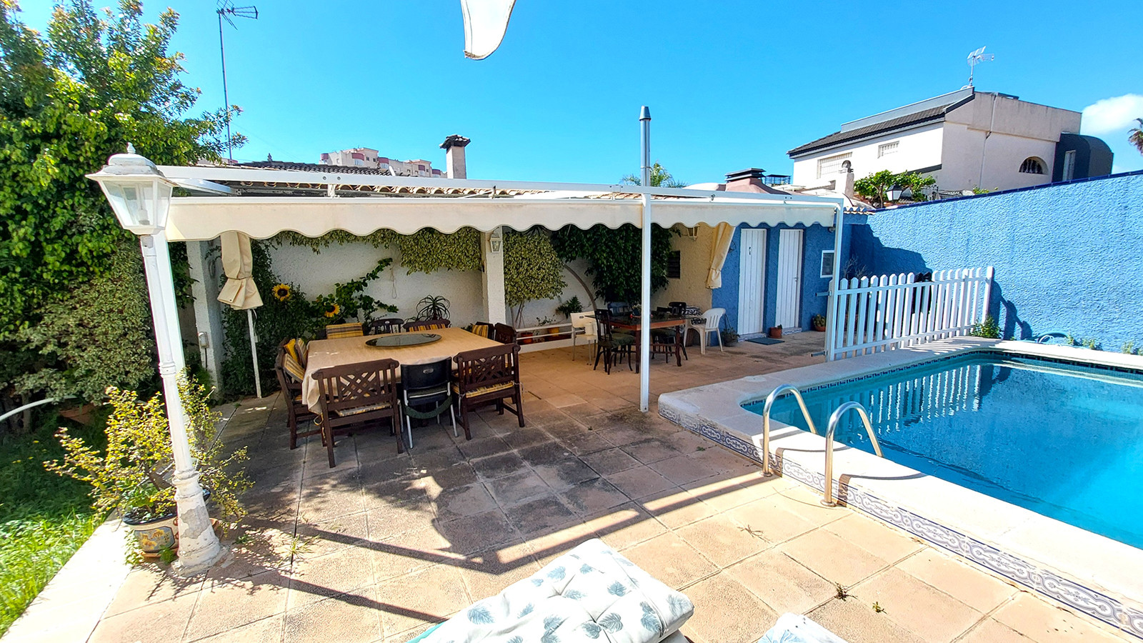 Resale - 6 Bedroom 3 Bathroom Villa in Orihuela Costa - Campoamor - Alicante