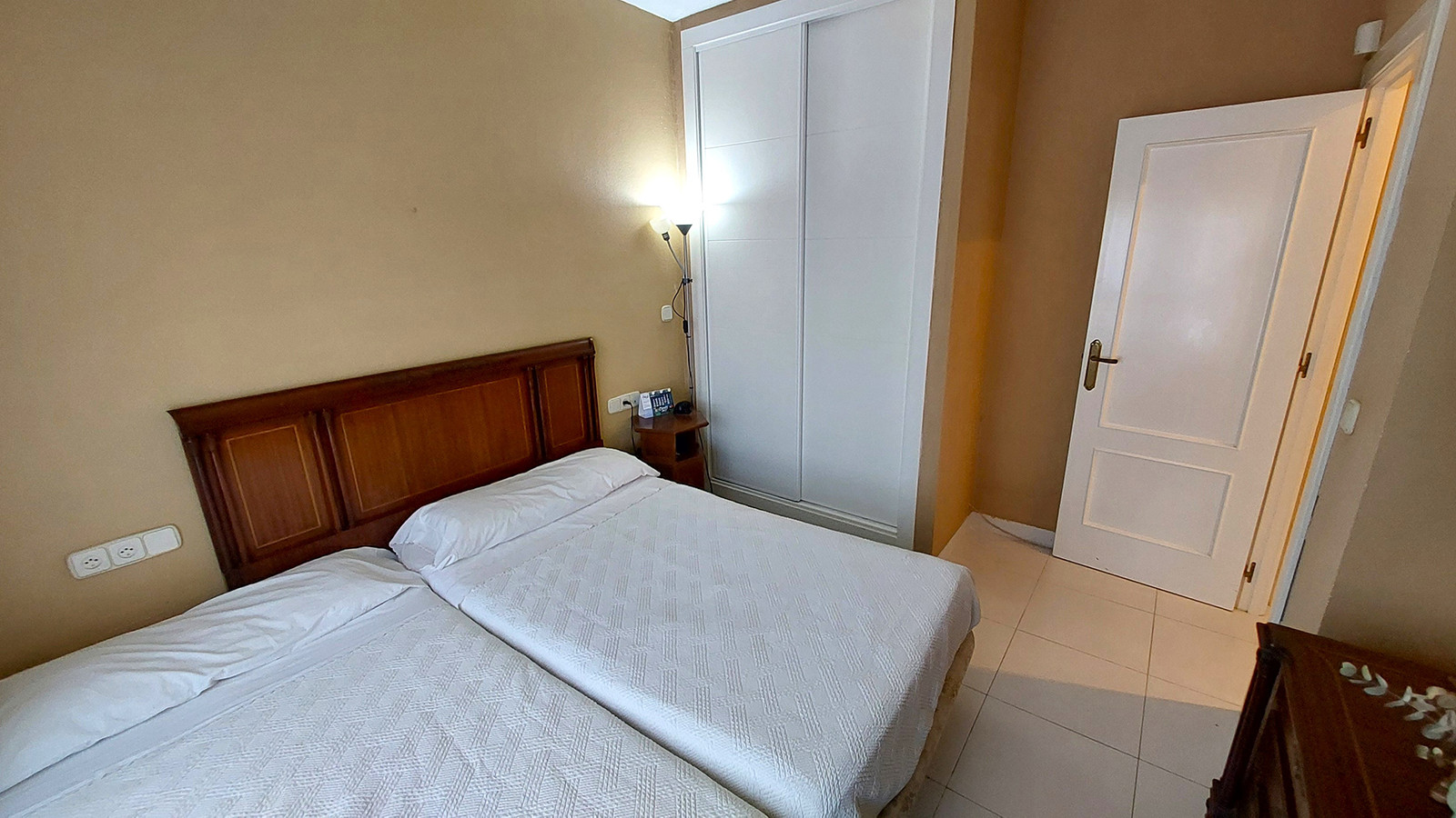 Resale - 6 Bedroom 3 Bathroom Villa in Orihuela Costa - Campoamor - Alicante