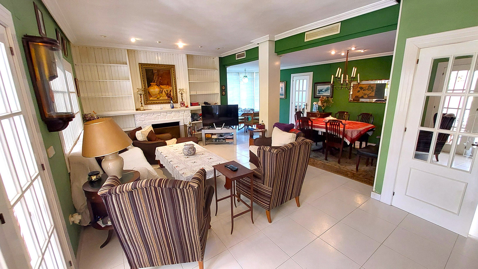 Resale - 6 Bedroom 3 Bathroom Villa in Orihuela Costa - Campoamor - Alicante