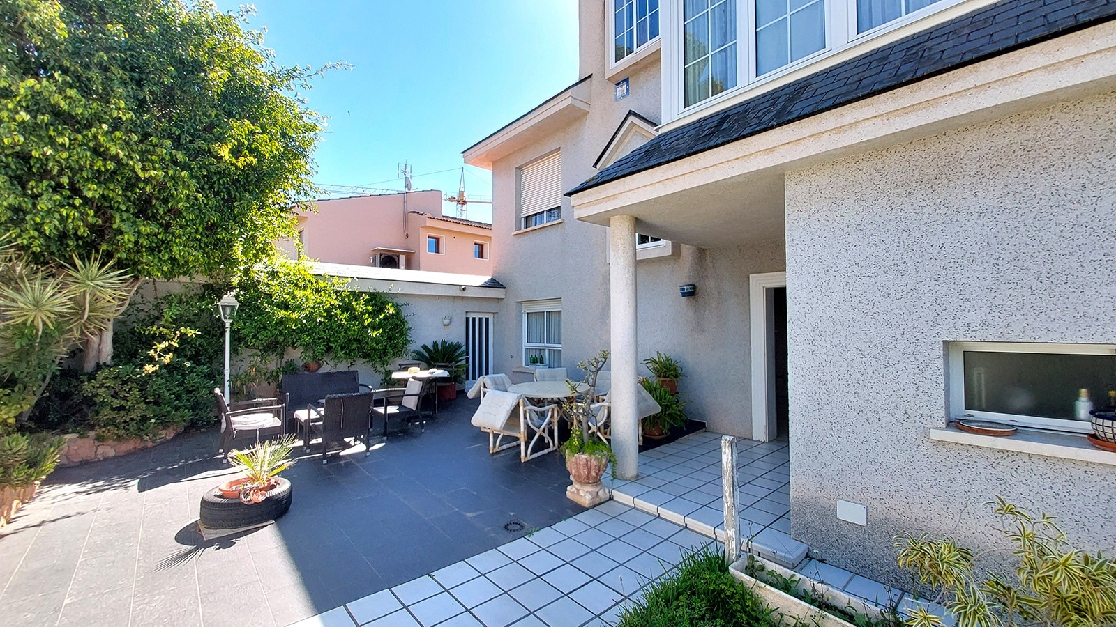 Resale - 6 Bedroom 3 Bathroom Villa in Orihuela Costa - Campoamor - Alicante