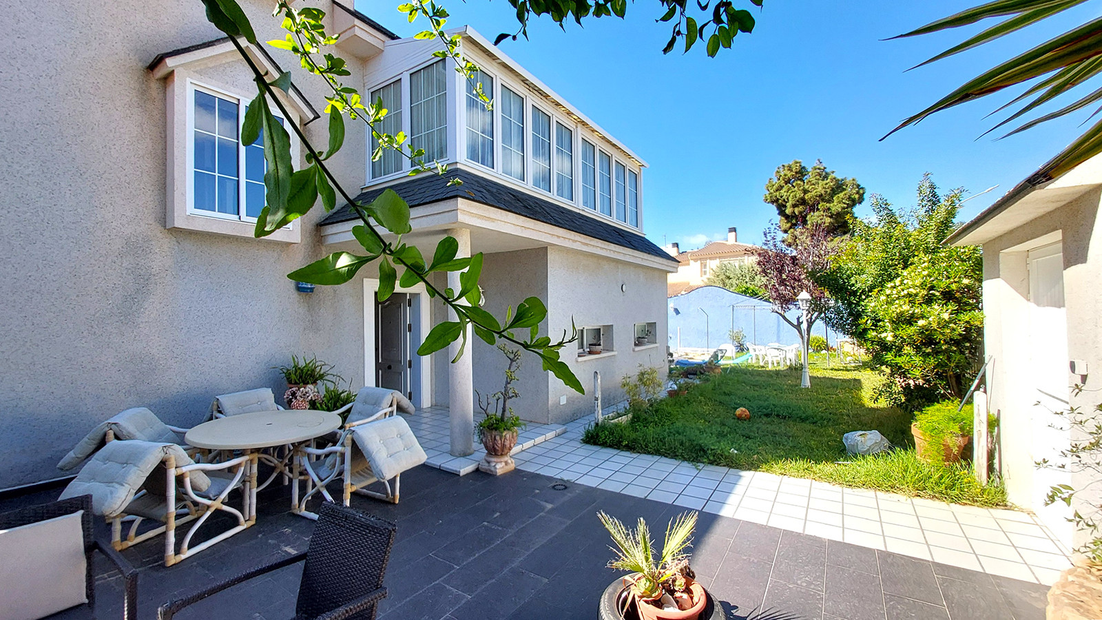 Resale - 6 Bedroom 3 Bathroom Villa in Orihuela Costa - Campoamor - Alicante