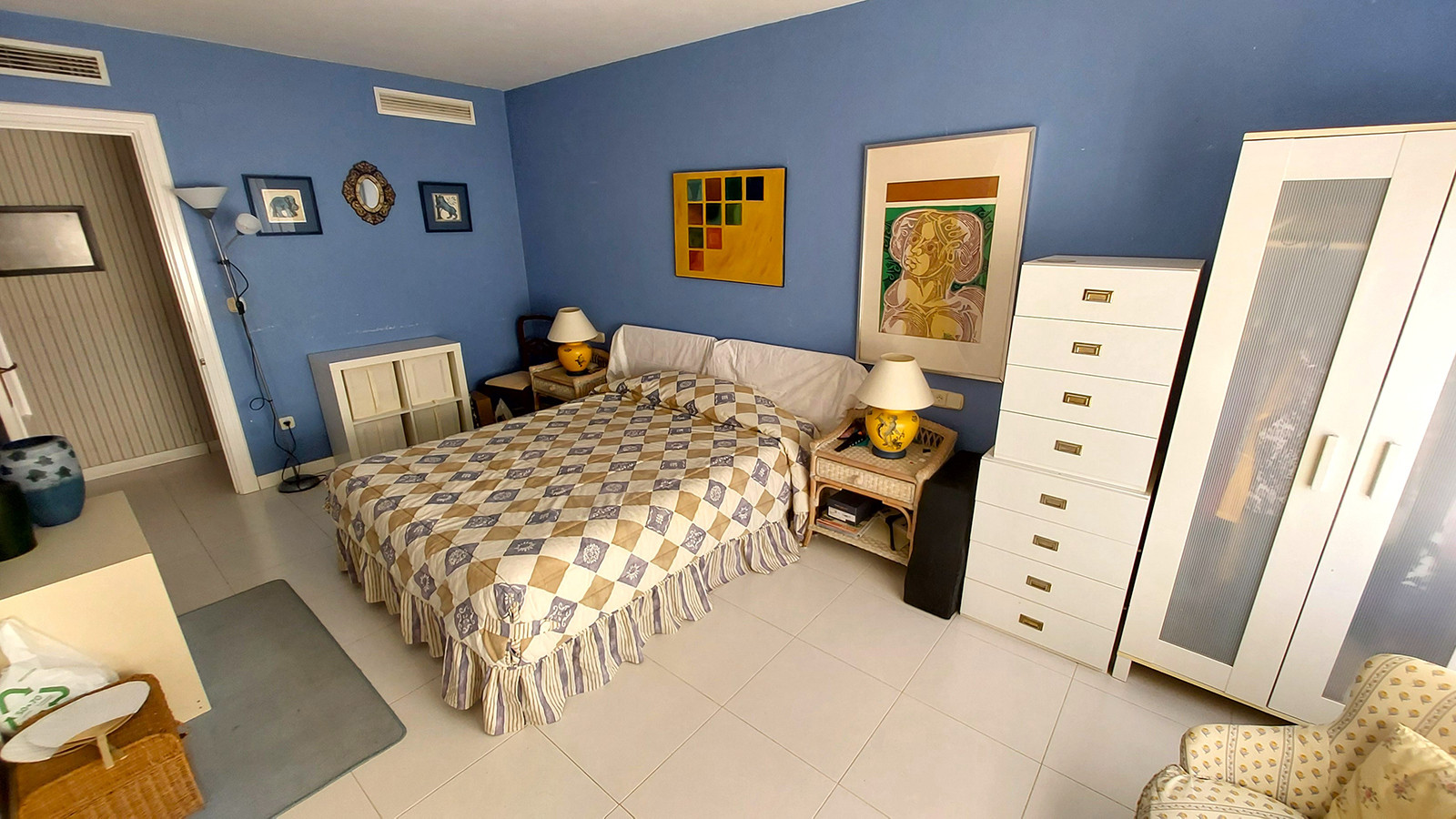 Resale - 6 Bedroom 3 Bathroom Villa in Orihuela Costa - Campoamor - Alicante
