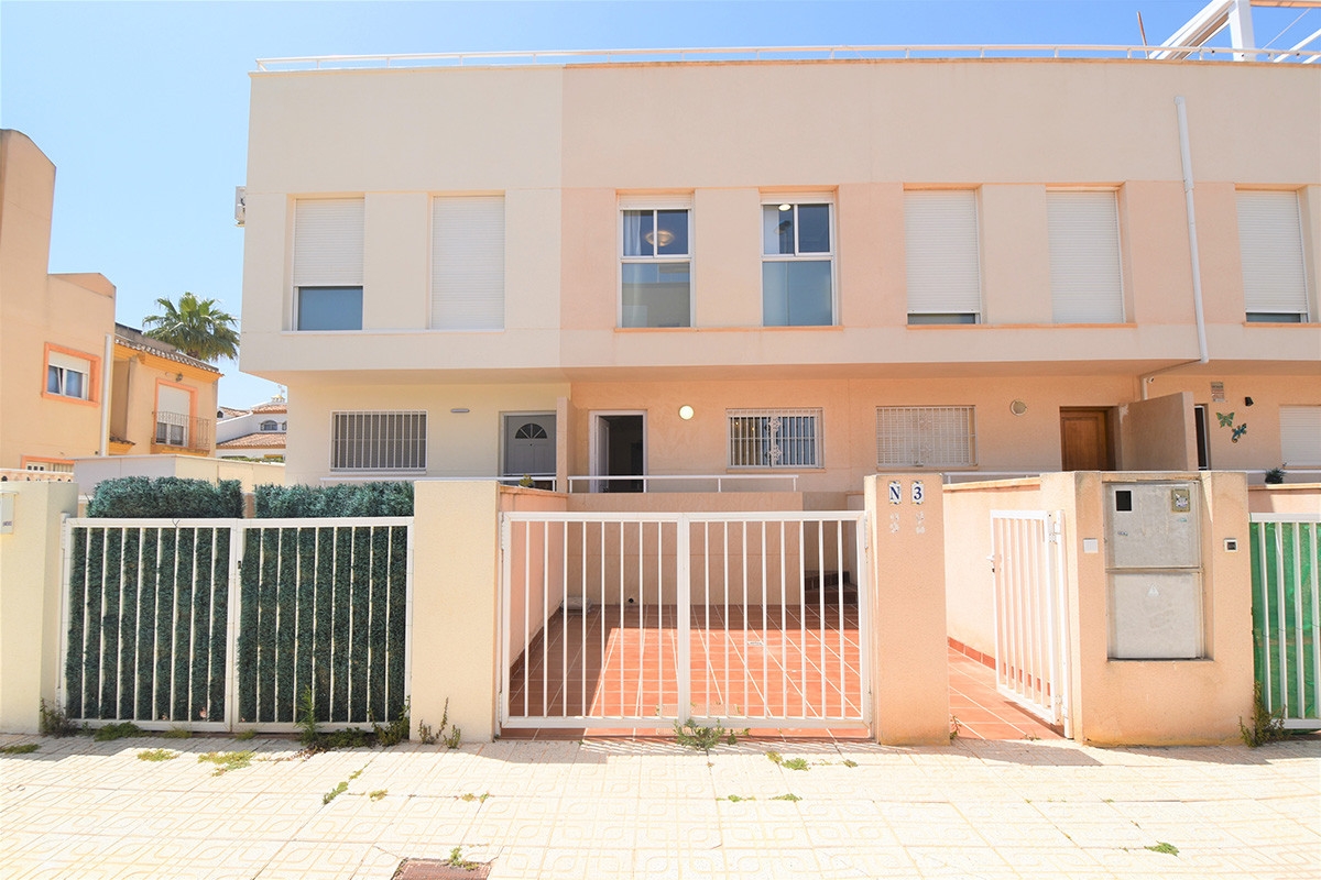 3 Bedroom 3 Bathroom Townhouse in Orihuela Costa
