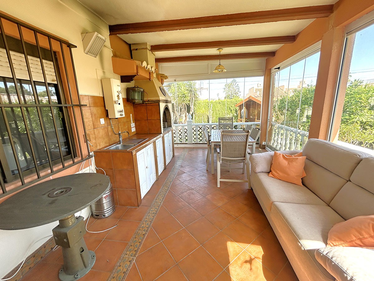 Resale - 3 Bedroom 2 Bathroom Villa in Orihuela Costa - Cabo Roig - Alicante