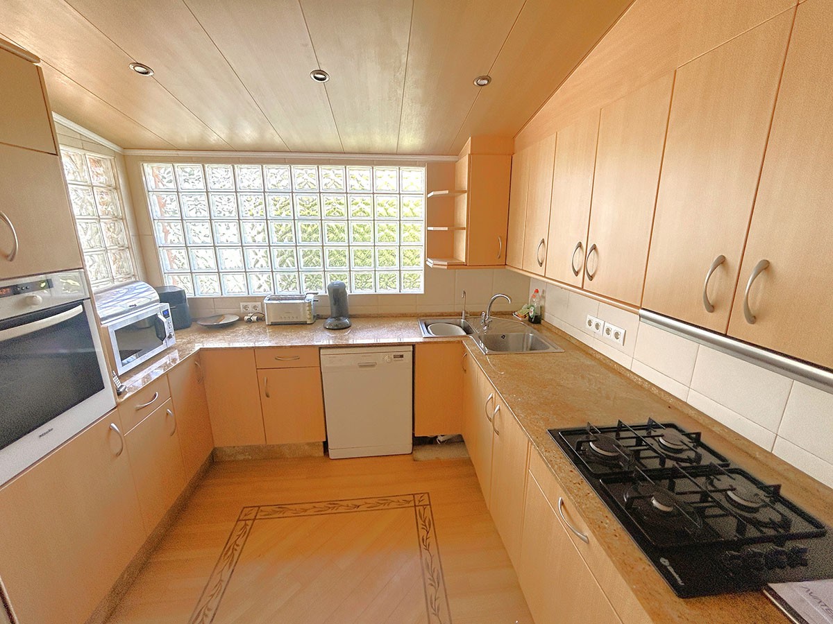 Resale - 3 Bedroom 2 Bathroom Villa in Orihuela Costa - Cabo Roig - Alicante